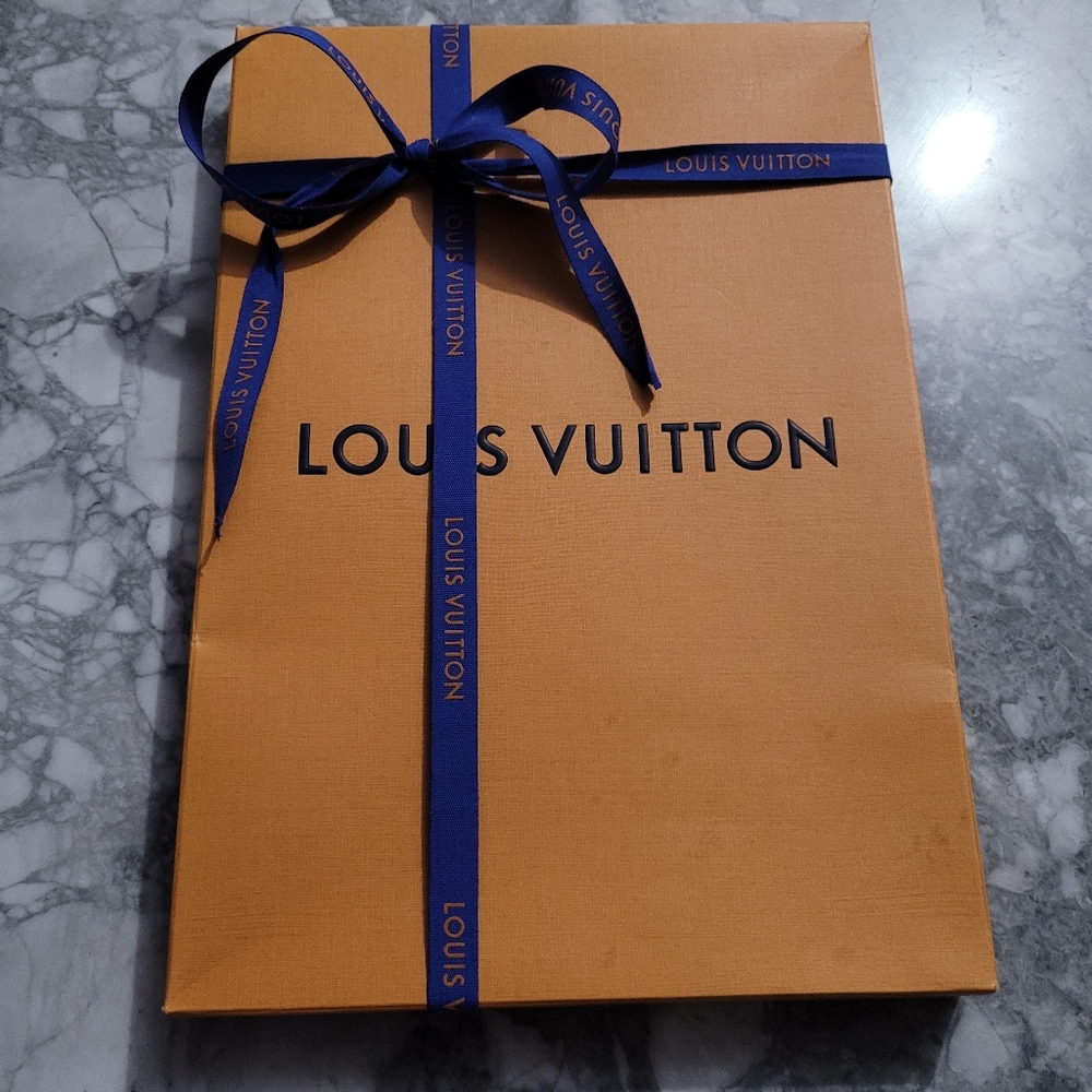 SOLD Neverfull Pouch with Inclusions- Epi Noir - Picture 5 of 16